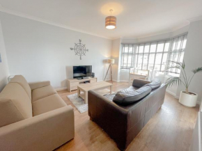 2 Bedroom - 1 Minute Walk to the Beach - Sleeps 6